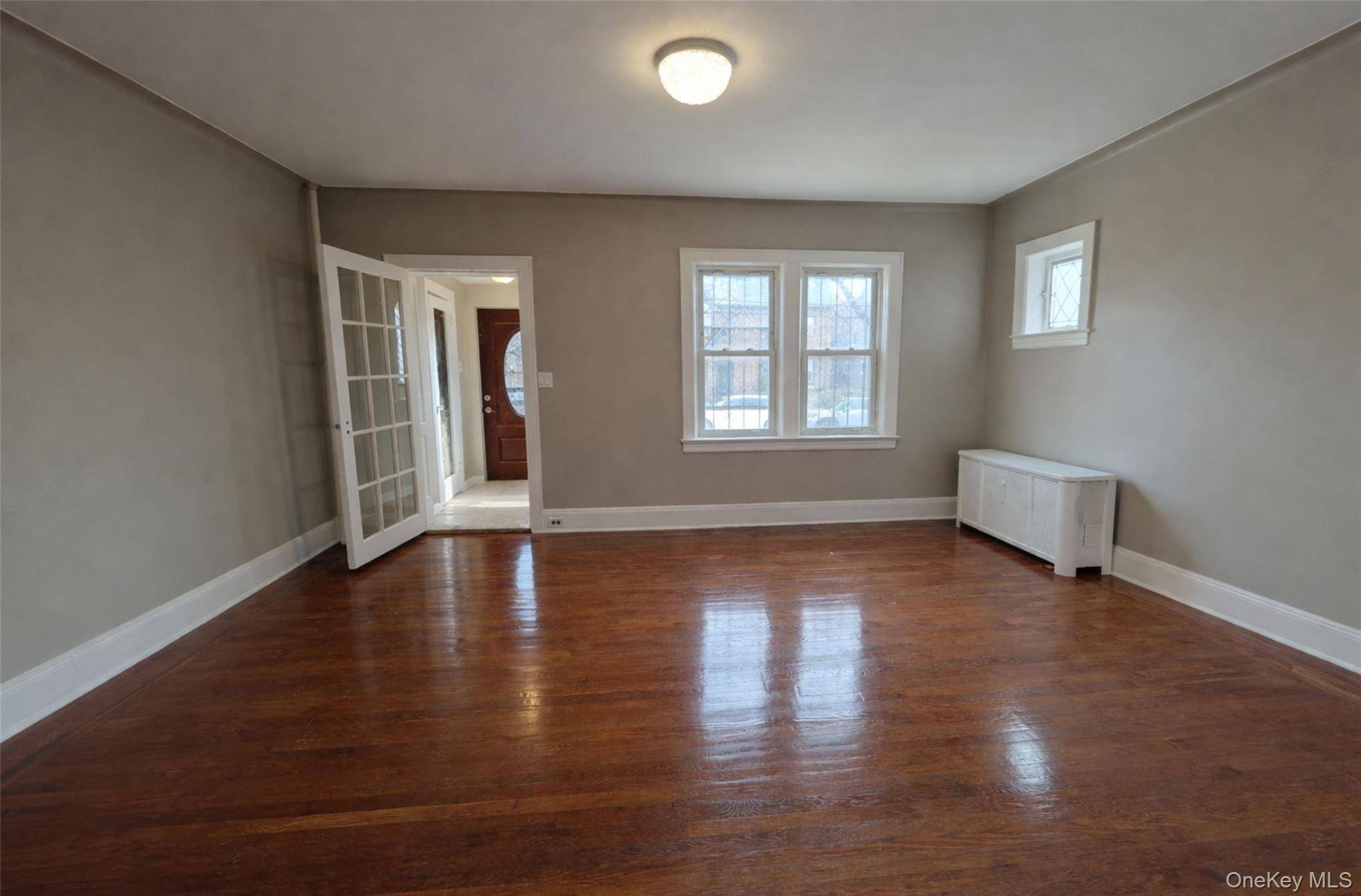 Hogar con 3 Dormitorios en Venta en Queens Village - Nueva York - EE. UU. - 2