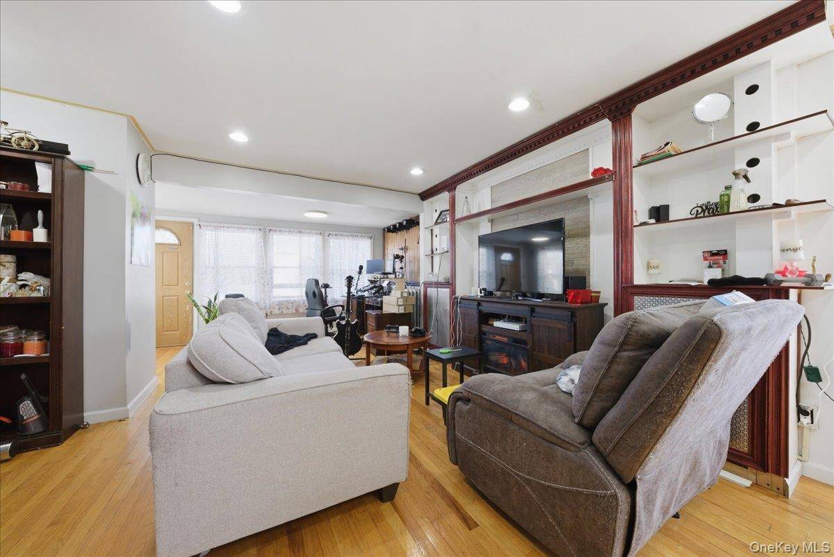3 Bedroom Home for Sale in Queens Village - New York - USA - 2