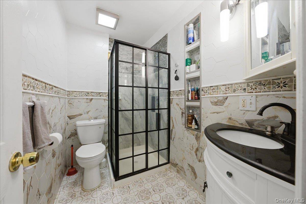 3 Bedroom Home for Sale in Queens Village - New York - USA - 5