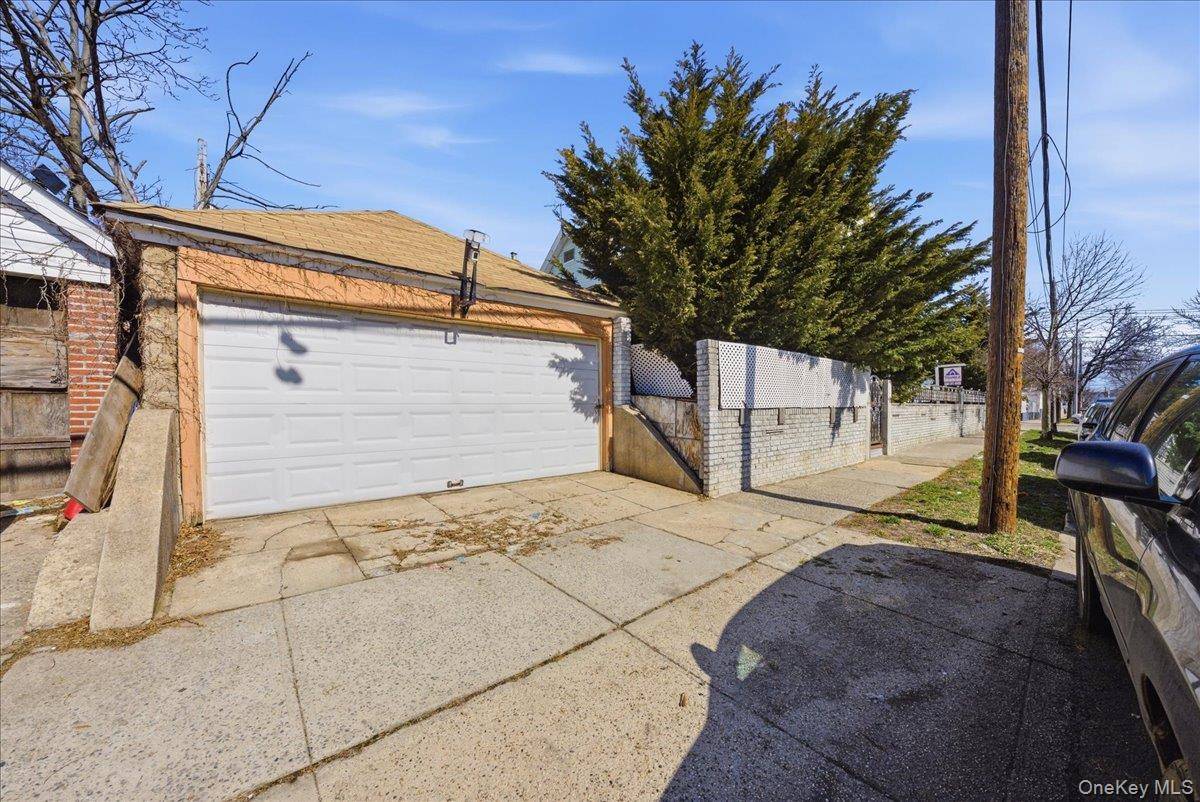 3 Bedroom Home for Sale in Queens Village - New York - USA - 6