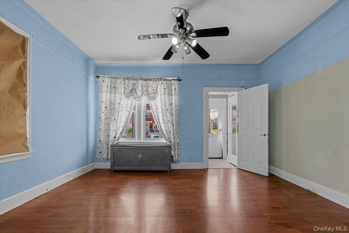 3 Bedroom Home for Sale in Queens Village - New York - USA - 4