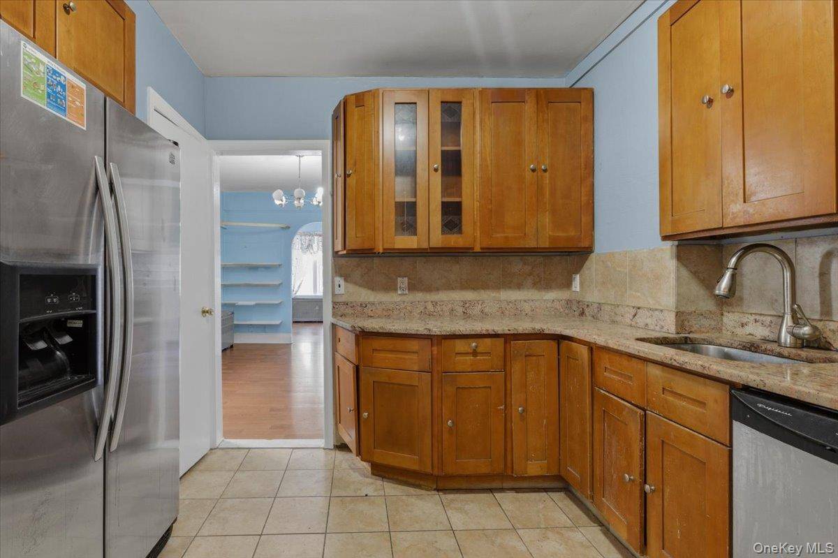 3 Bedroom Home for Sale in Queens Village - New York - USA - 7