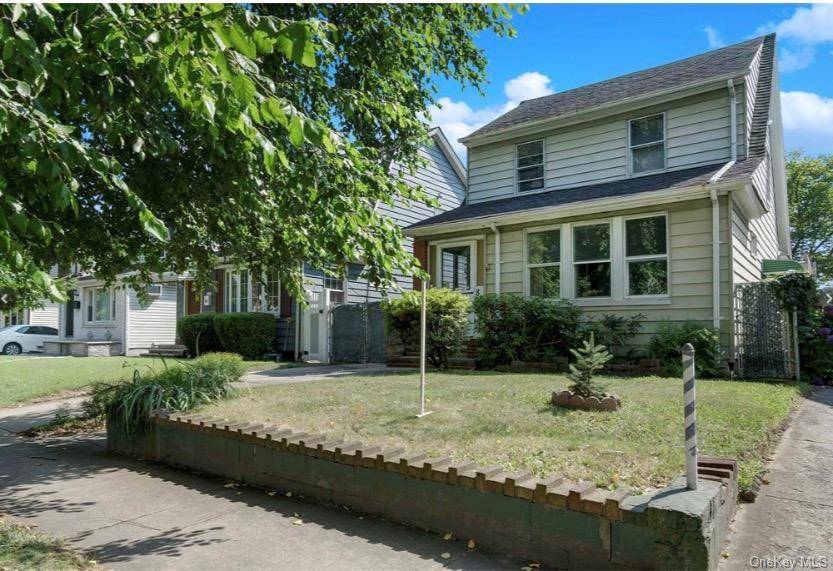 3 Bedroom Home for Sale in Queens Village - New York - USA - 2