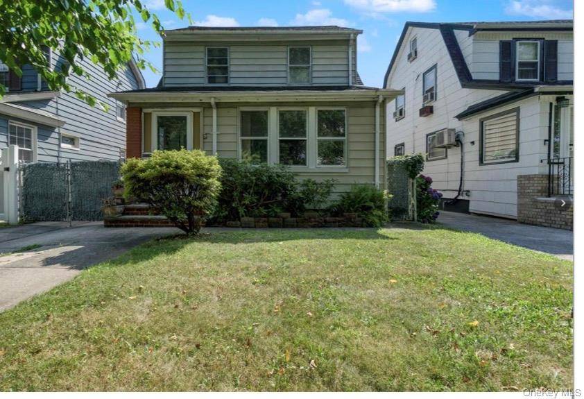 3 Bedroom Home for Sale in Queens Village - New York - USA - 3