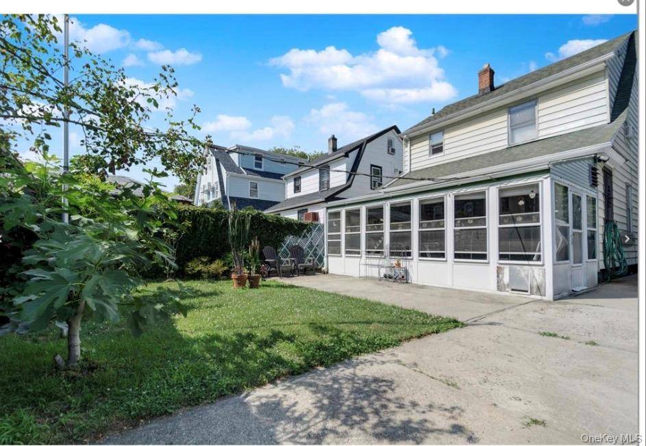 3 Bedroom Home for Sale in Queens Village - New York - USA - 4