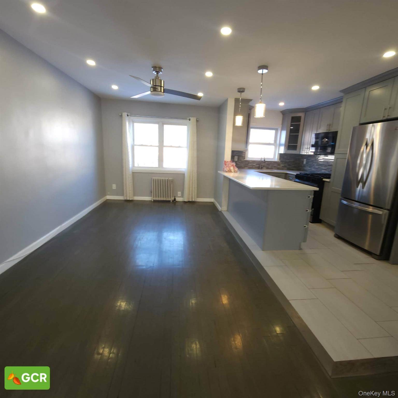 Casa com 3 Quartos à Venda em Queens Village - Nova Iorque - EUA - 1