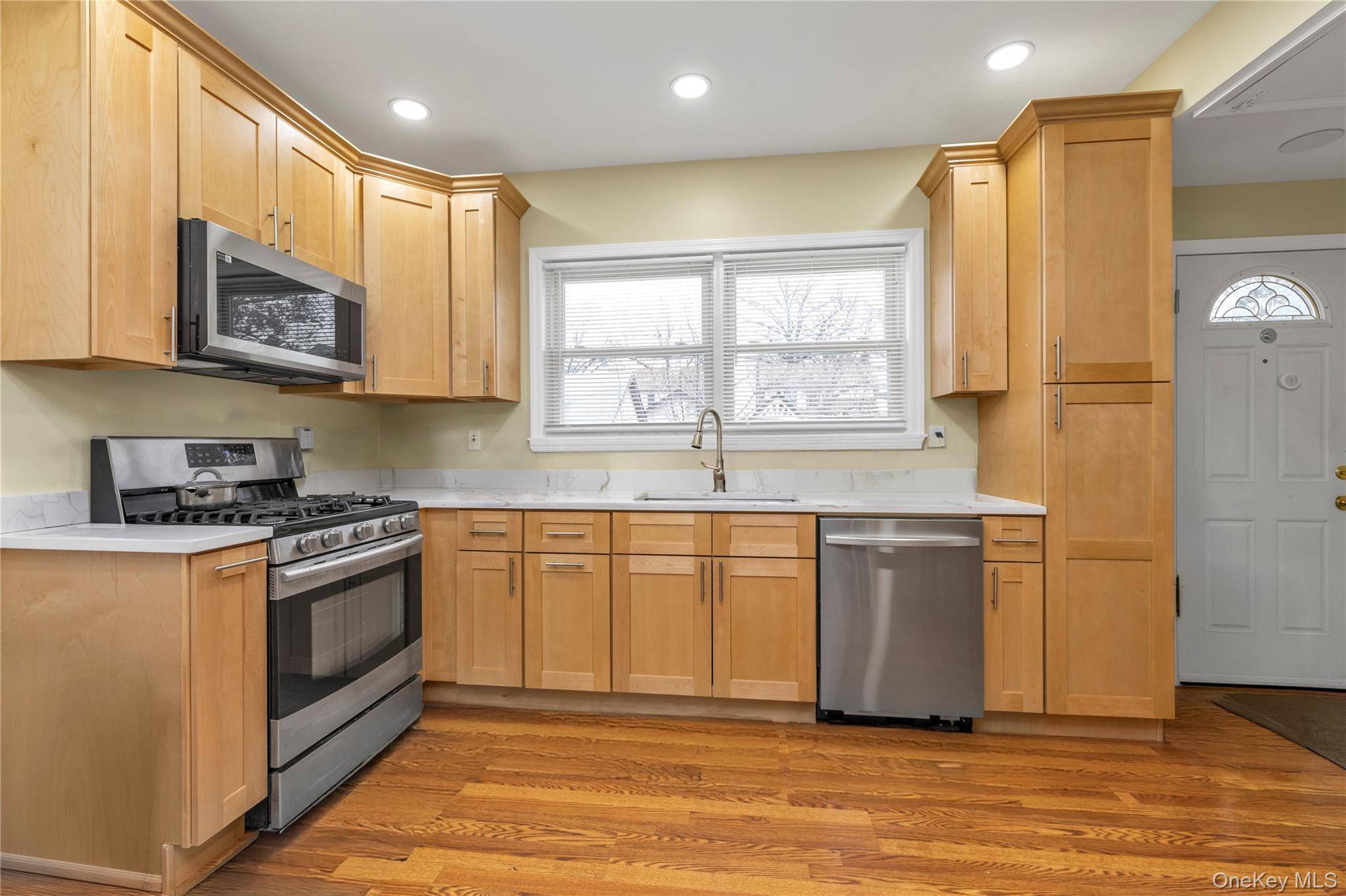 3 Bedroom Home for Sale in Queens Village - New York - USA - 6