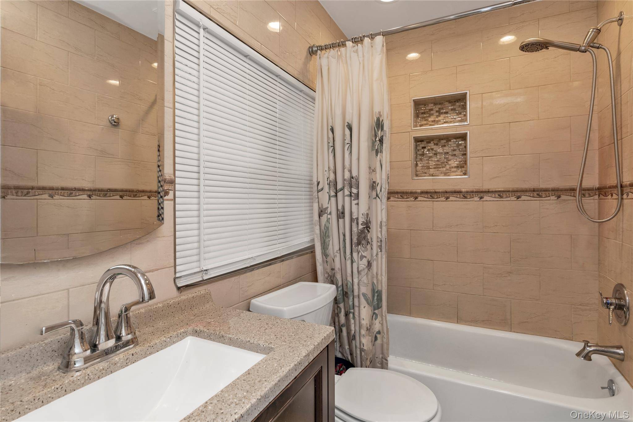 3 Bedroom Home for Sale in Queens Village - New York - USA - 7