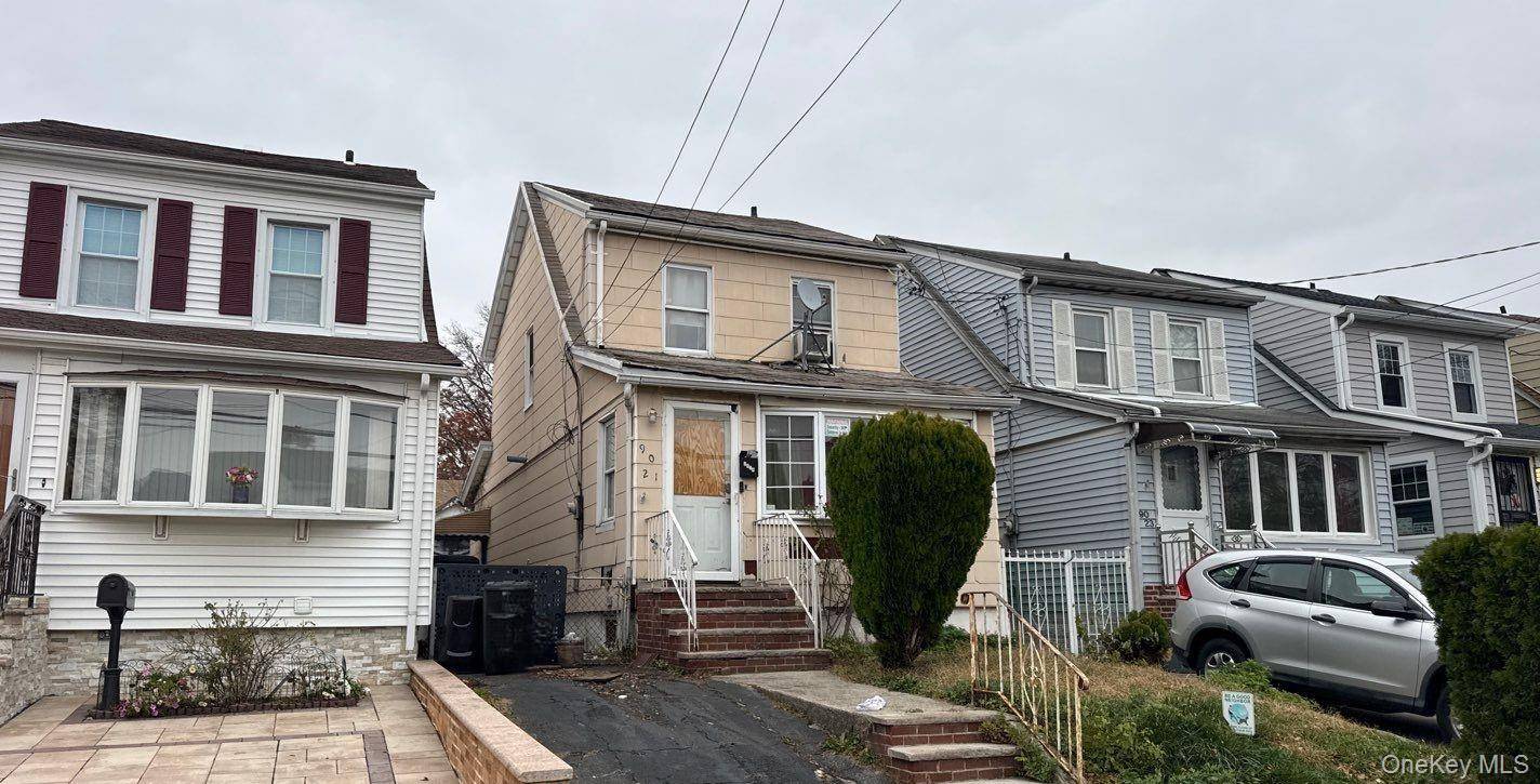 3 Bedroom Home for Sale in Queens Village - New York - USA - 3