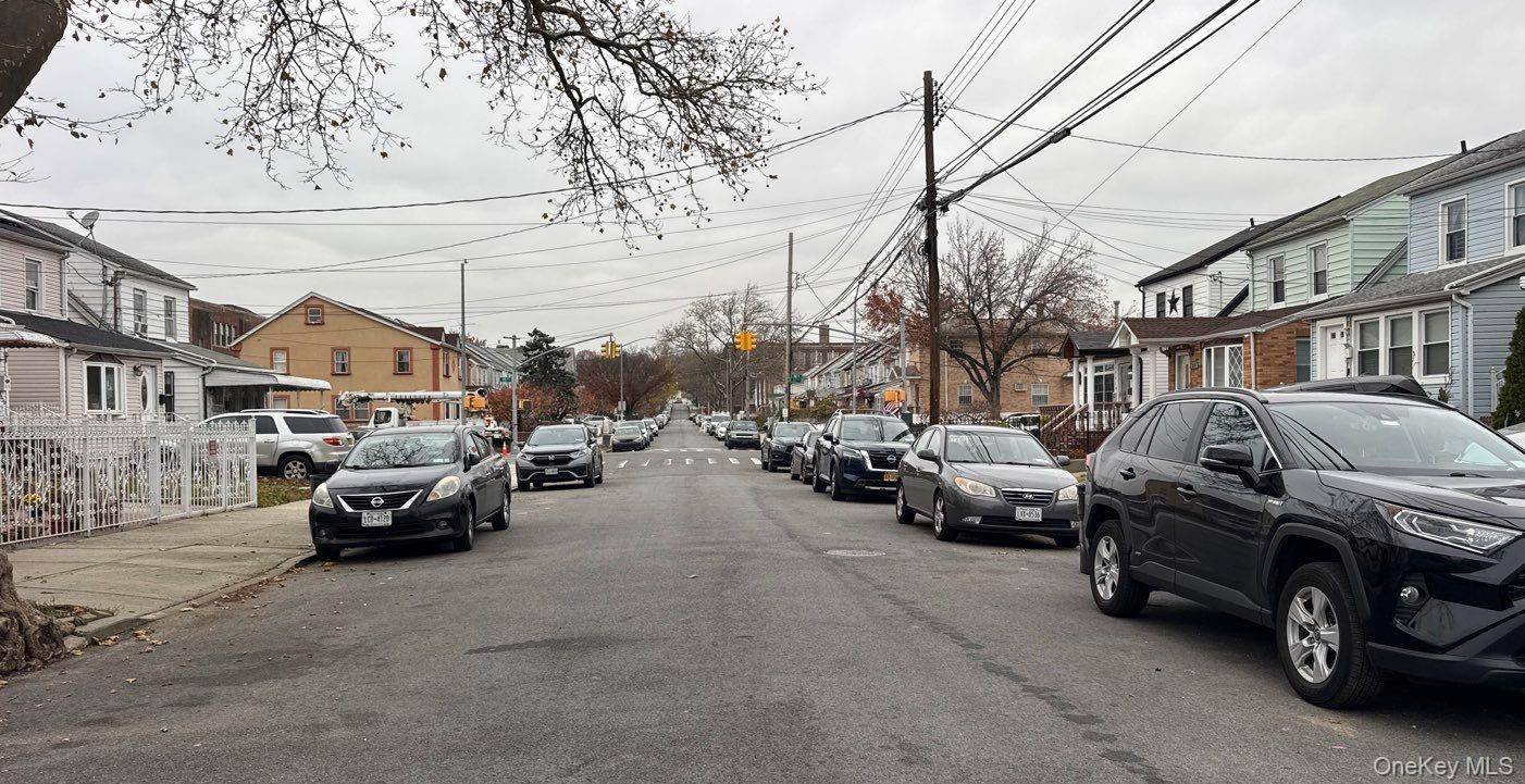 3 Bedroom Home for Sale in Queens Village - New York - USA - 4