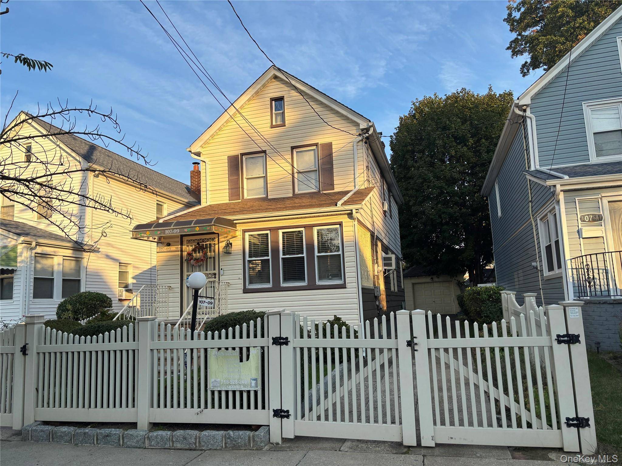 Casa com 3 Quartos à Venda em Queens Village - Nova Iorque - EUA - 1