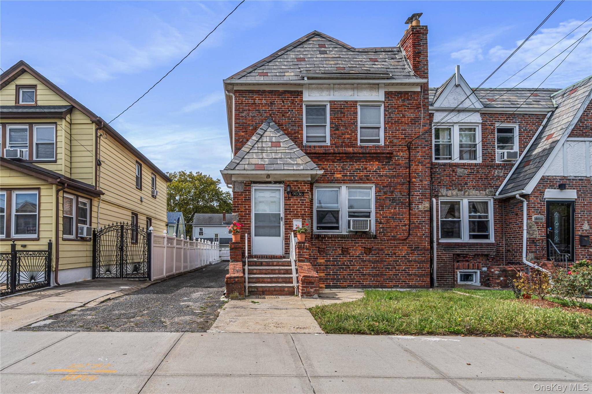 Casa com 3 Quartos à Venda em Queens Village - Nova Iorque - EUA - 1