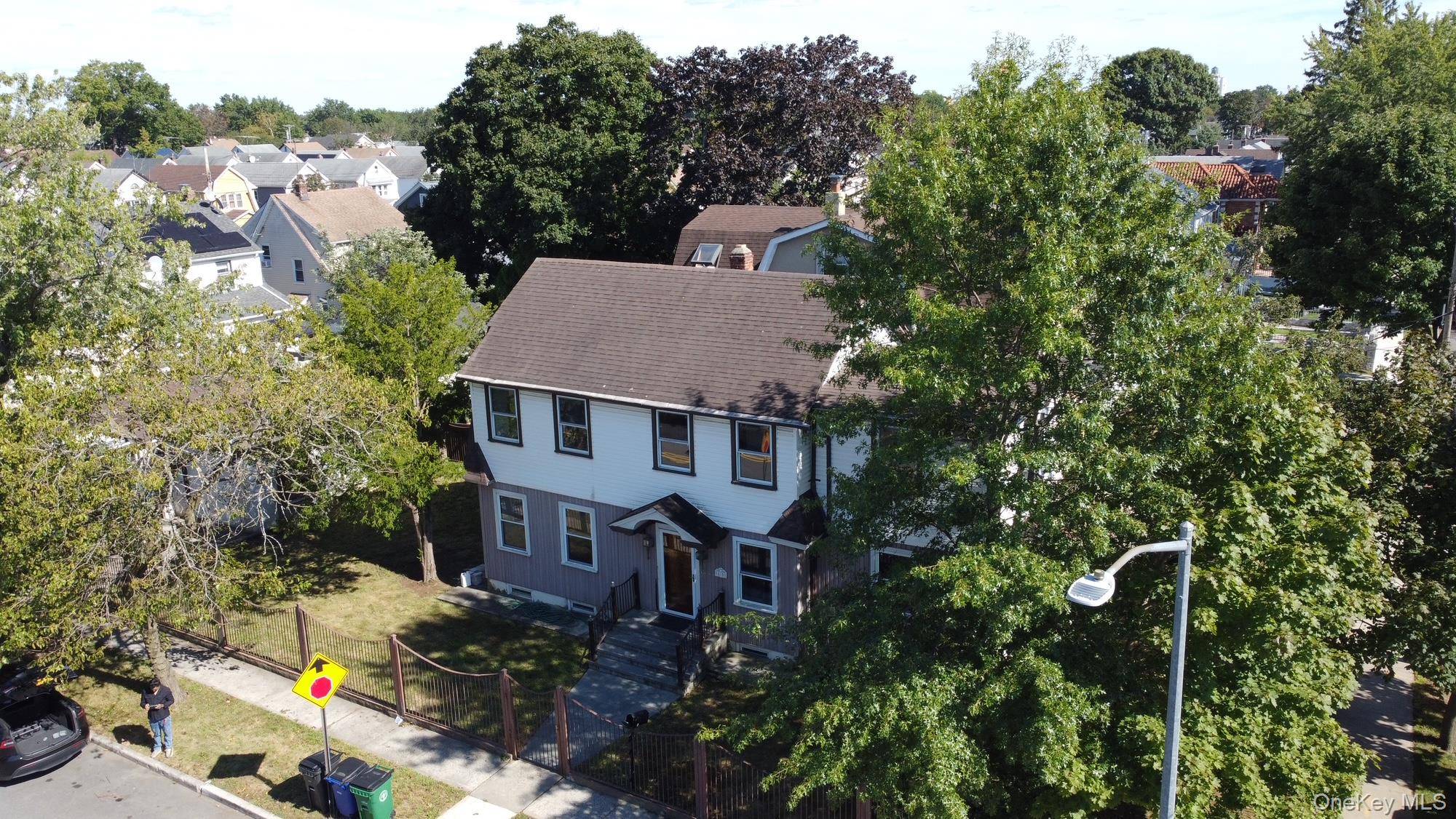 Casa com 3 Quartos à Venda em Queens Village - Nova Iorque - EUA - 2