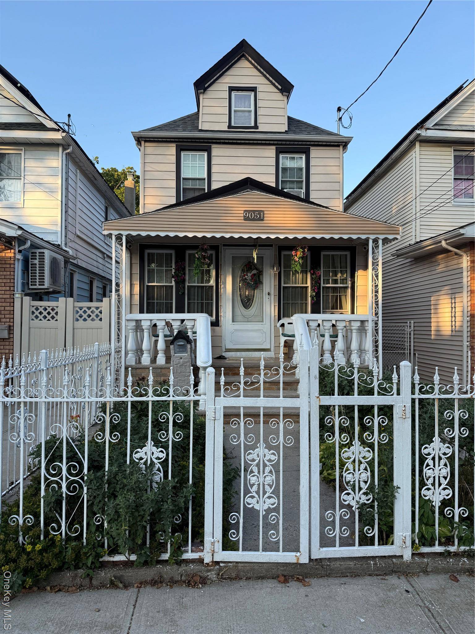Casa com 3 Quartos à Venda em Queens Village - Nova Iorque - EUA - 1