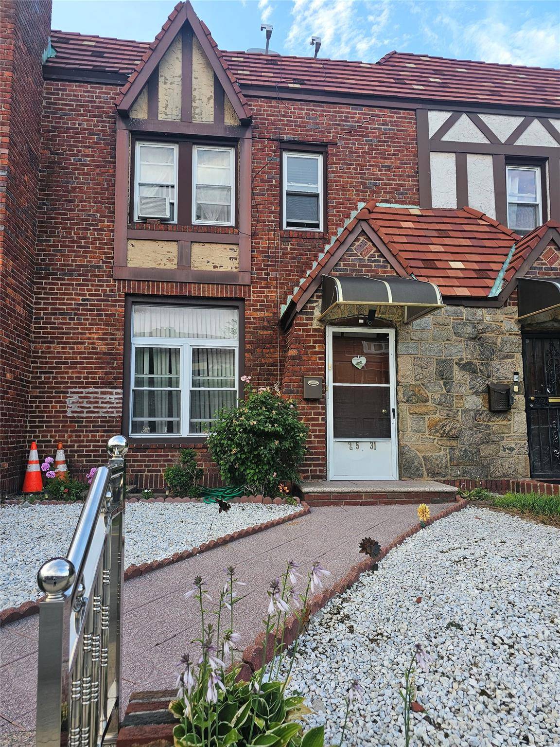 Casa com 3 Quartos à Venda em Queens Village - Nova Iorque - EUA - 1