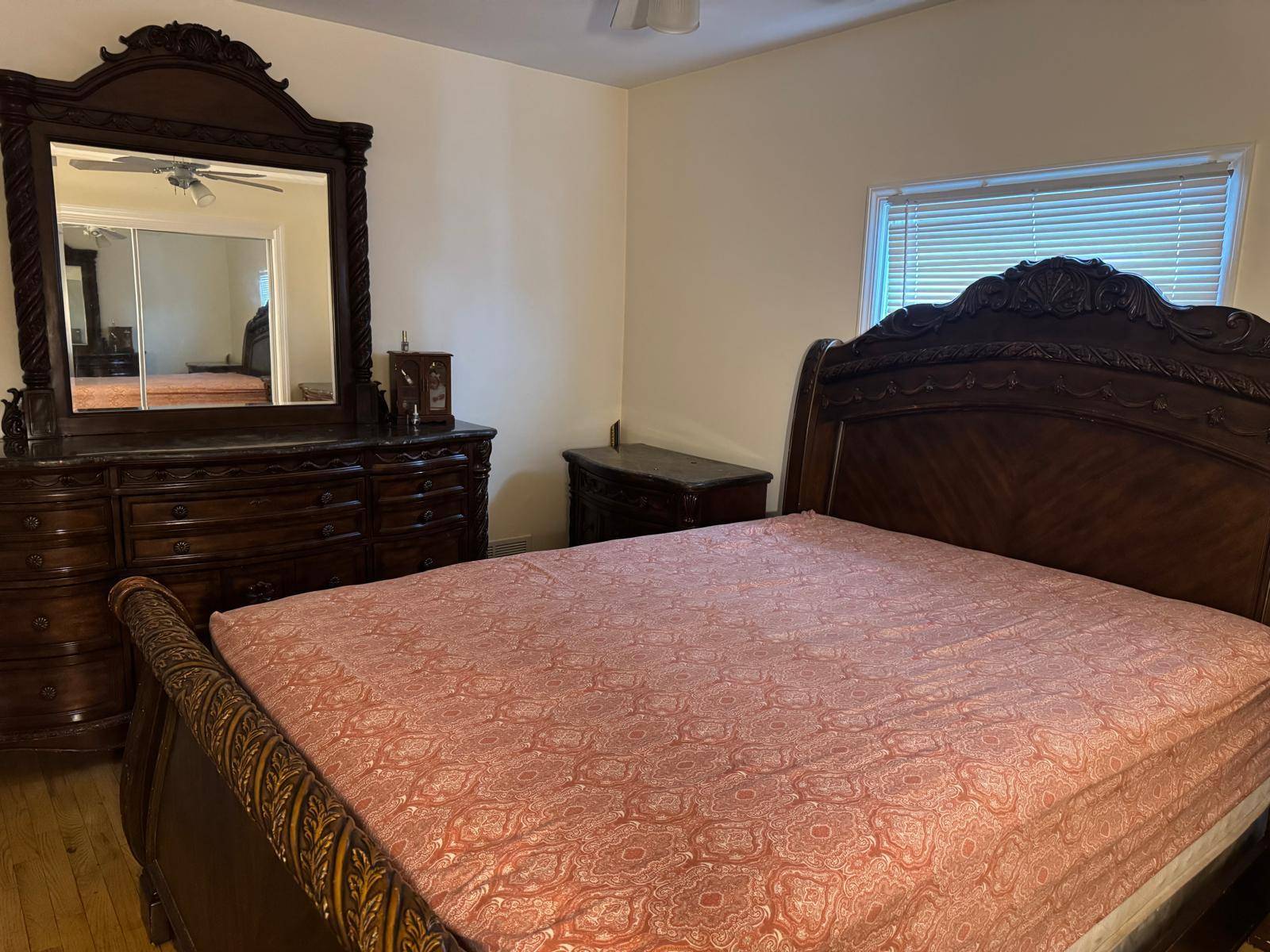 Casa com 3 Quartos à Venda em Queens Village - Nova Iorque - EUA - 2