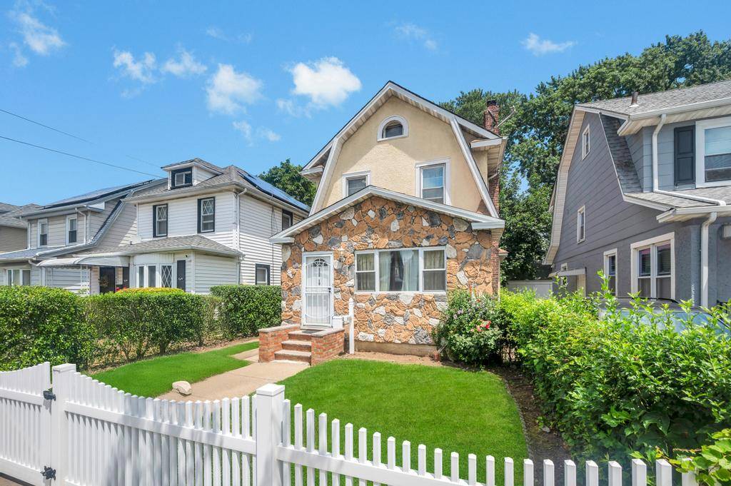 3 Bedroom Home for Sale in Queens Village - New York - USA - 1