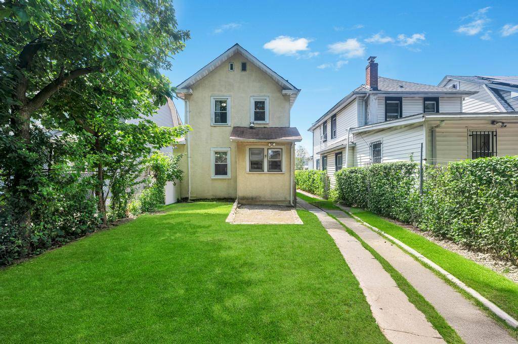 3 Bedroom Home for Sale in Queens Village - New York - USA - 4