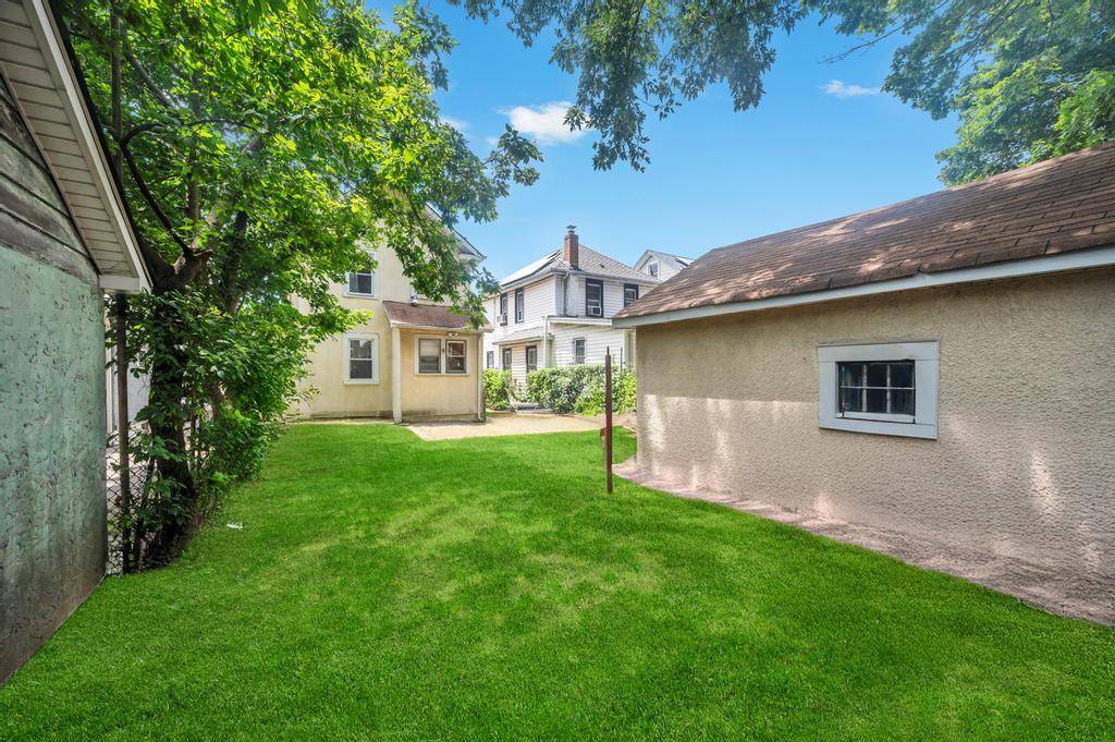 3 Bedroom Home for Sale in Queens Village - New York - USA - 5