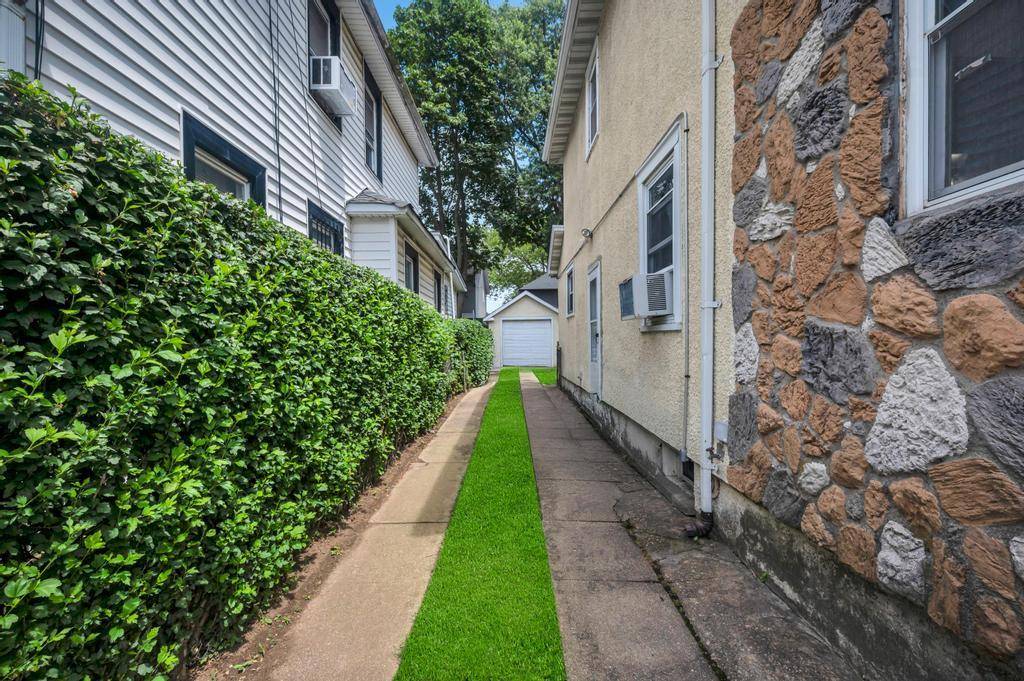 3 Bedroom Home for Sale in Queens Village - New York - USA - 7