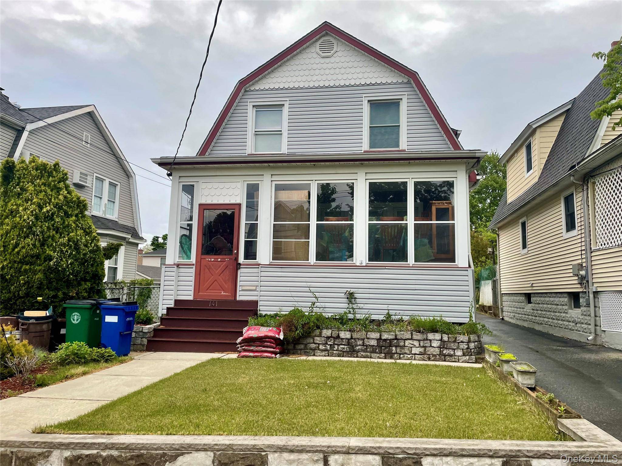 Casa com 3 Quartos à Venda em Staten Island - Nova Iorque - EUA - 1