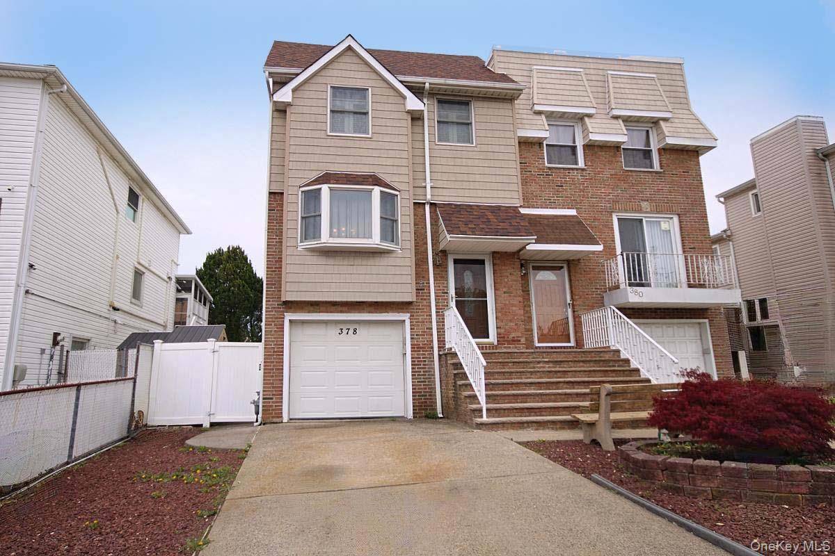 Casa com 3 Quartos à Venda em Staten Island - Nova Iorque - EUA - 1