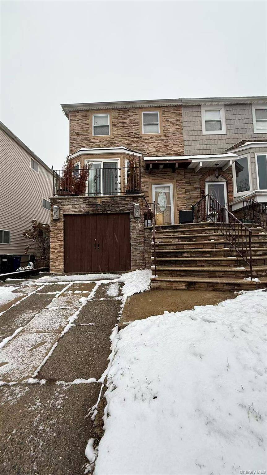 Casa com 3 Quartos à Venda em Staten Island - Nova Iorque - EUA - 1