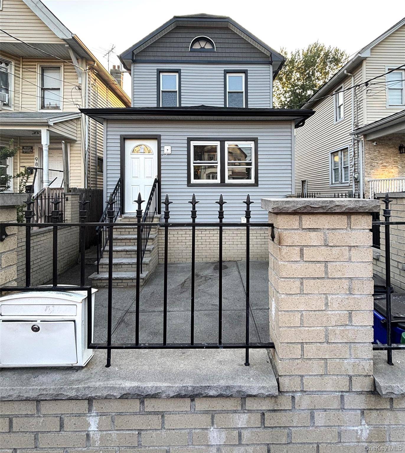 Casa com 3 Quartos à Venda em Staten Island - Nova Iorque - EUA - 1