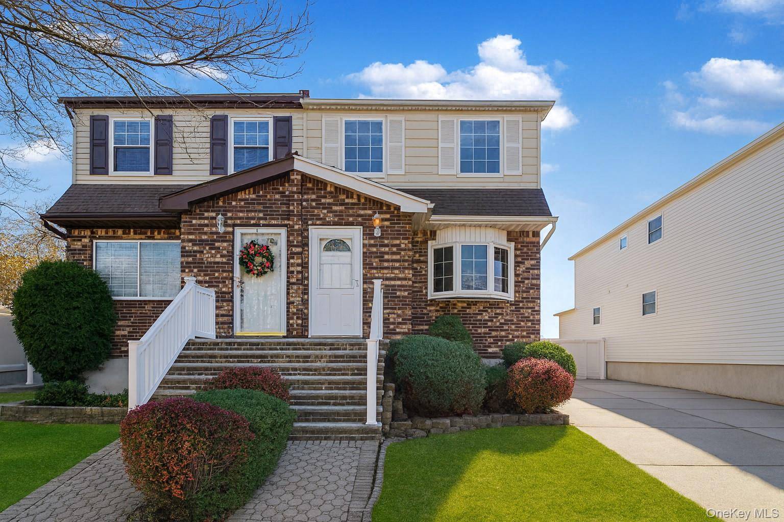 Casa com 3 Quartos à Venda em Staten Island - Nova Iorque - EUA - 1