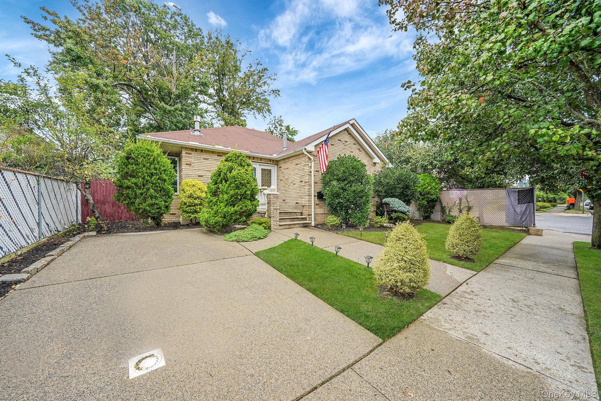 Casa com 3 Quartos à Venda em Staten Island - Nova Iorque - EUA - 1