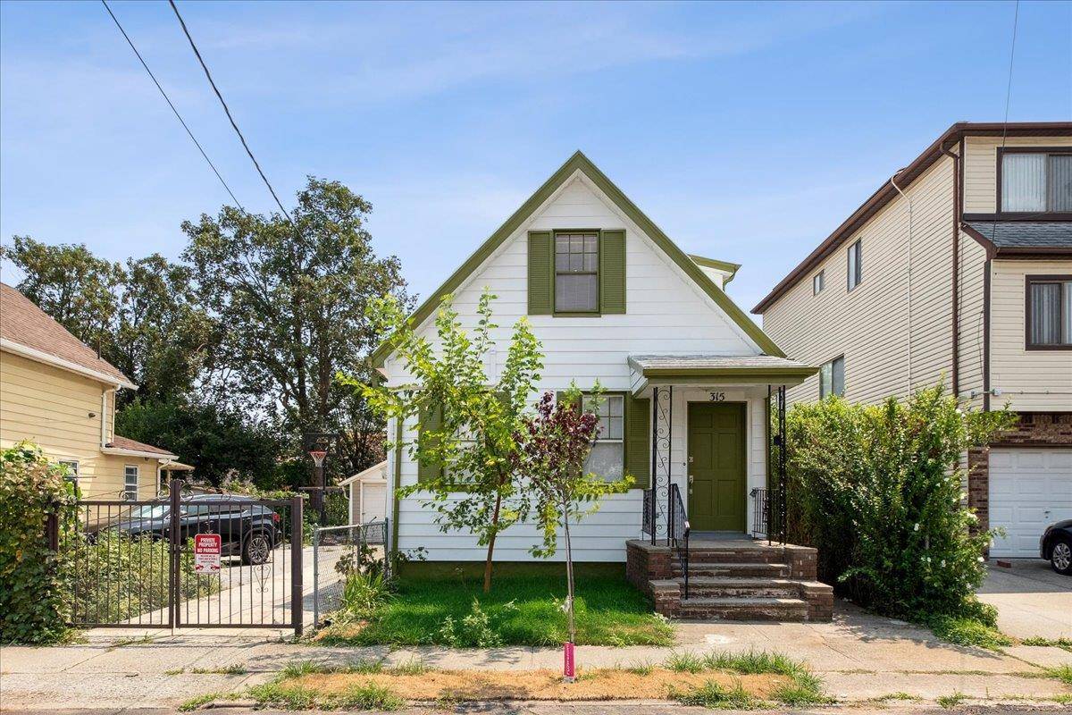 Casa com 3 Quartos à Venda em Staten Island - Nova Iorque - EUA - 1