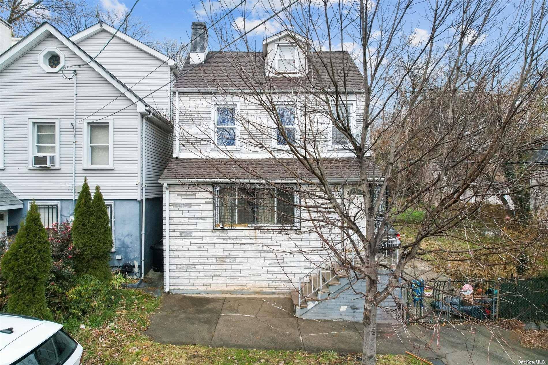 Casa com 3 Quartos à Venda em Staten Island - Nova Iorque - EUA - 1
