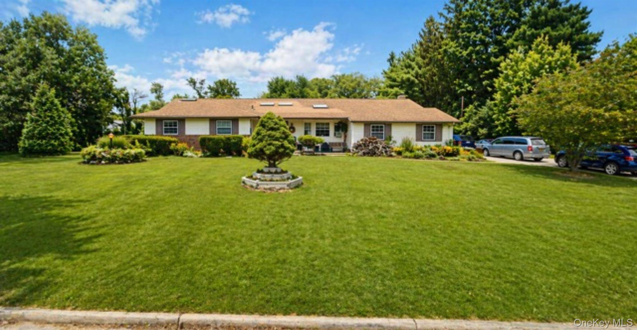 Casa com 3 Quartos à Venda em Syosset - Nova Iorque - EUA - 1