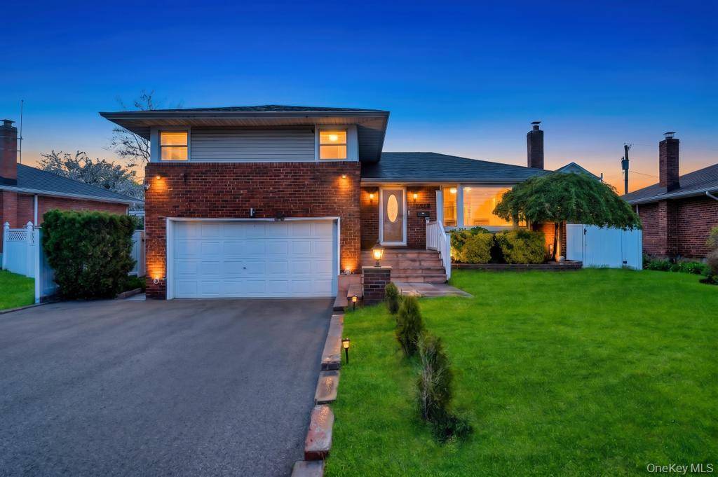 Casa com 3 Quartos à Venda em Syosset - Nova Iorque - EUA - 1