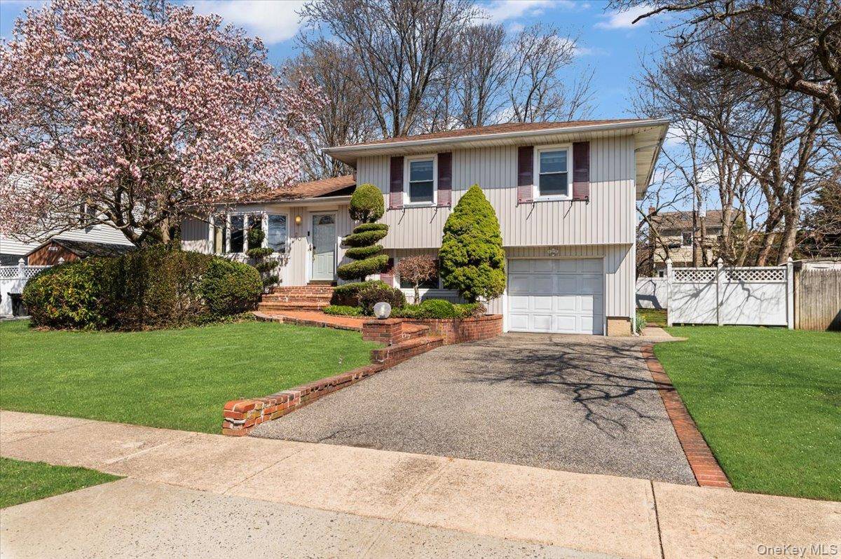 Casa com 3 Quartos à Venda em Syosset - Nova Iorque - EUA - 1