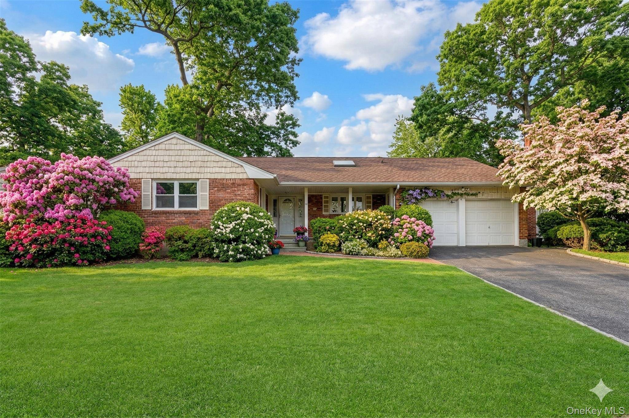 Casa com 3 Quartos à Venda em Syosset - Nova Iorque - EUA - 1