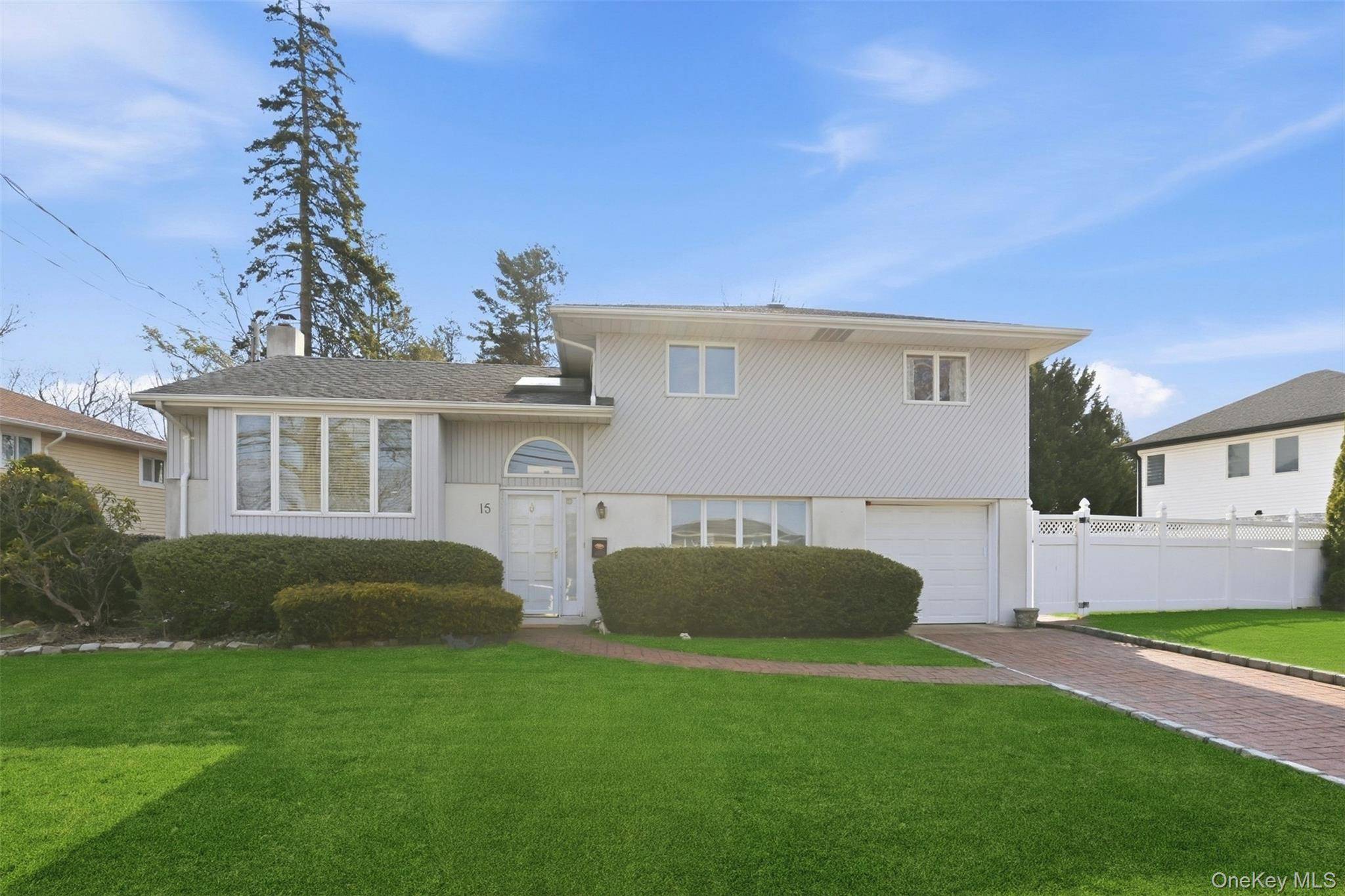 Casa com 3 Quartos à Venda em Syosset - Nova Iorque - EUA - 1