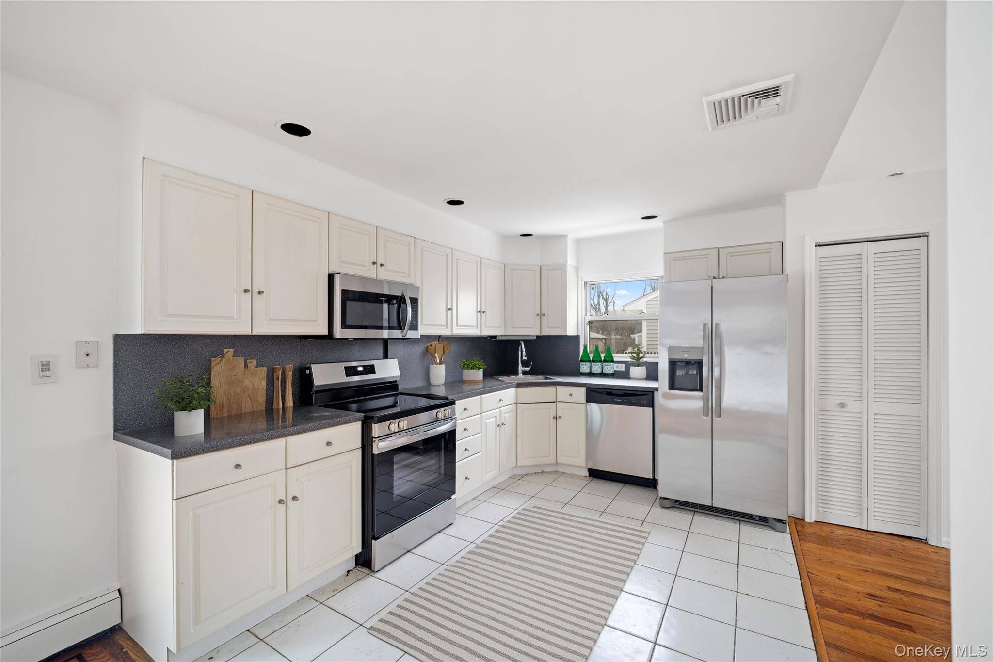 Casa com 3 Quartos à Venda em Syosset - Nova Iorque - EUA - 8