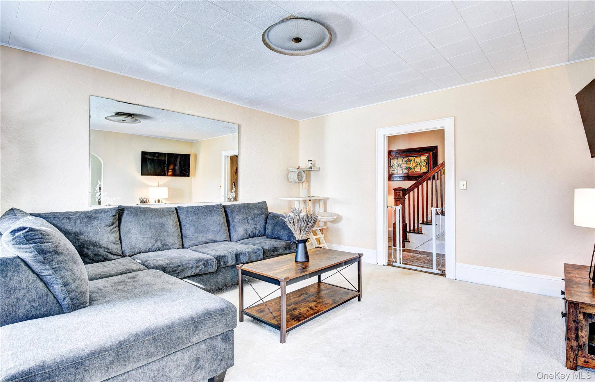 4 Bedroom Home for Sale in Florida - New York - USA - 2