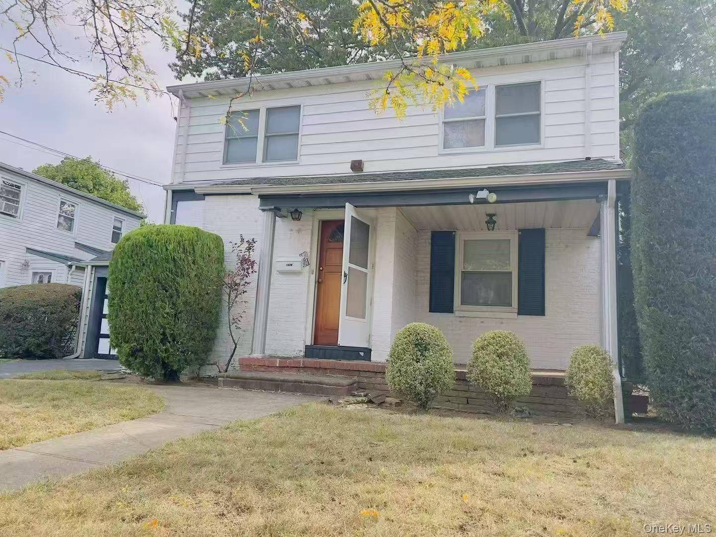 Casa com 4 Quartos à Venda em New Hyde Park - Nova Iorque - EUA - 1