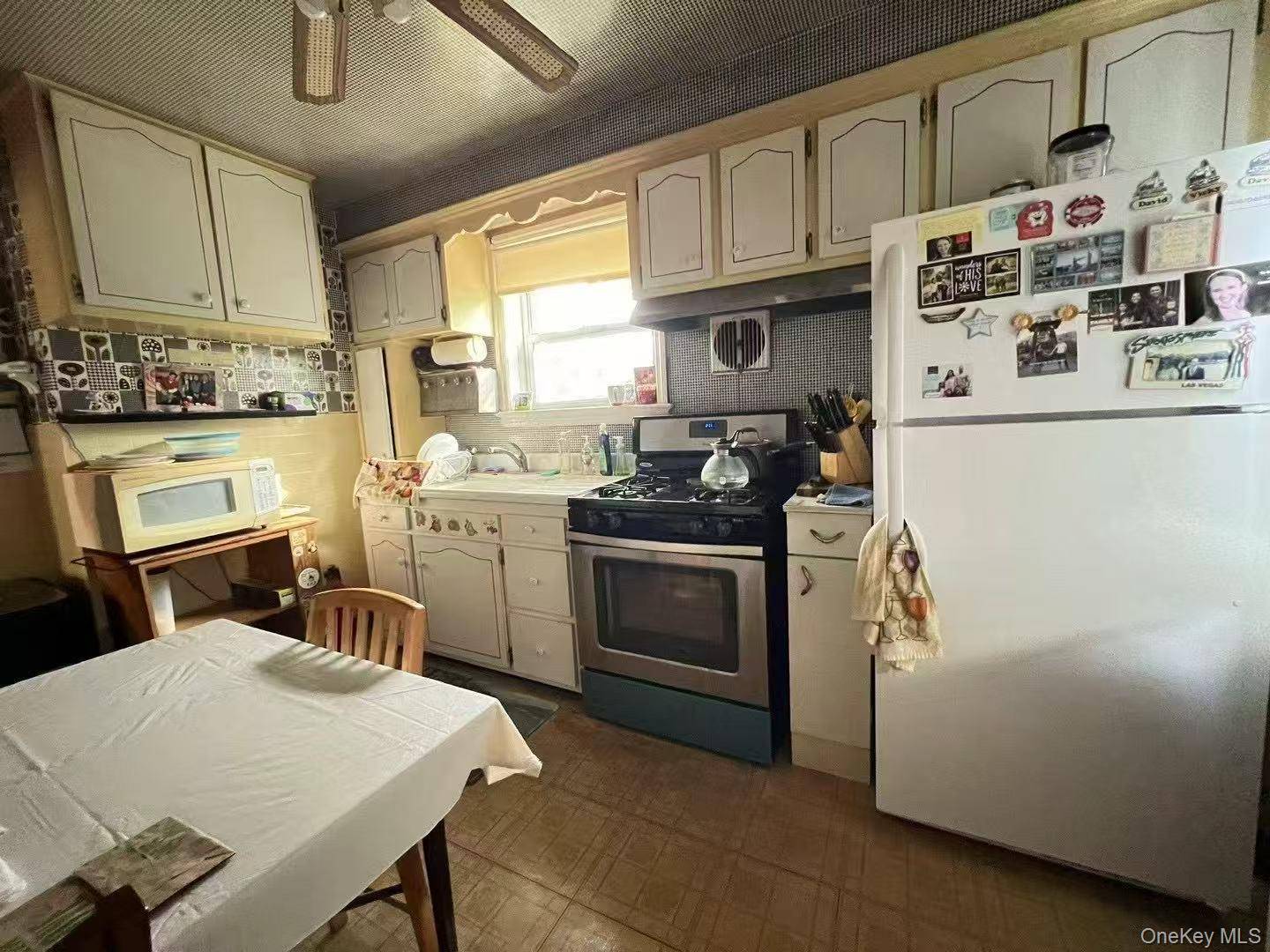 Casa com 4 Quartos à Venda em New Hyde Park - Nova Iorque - EUA - 2