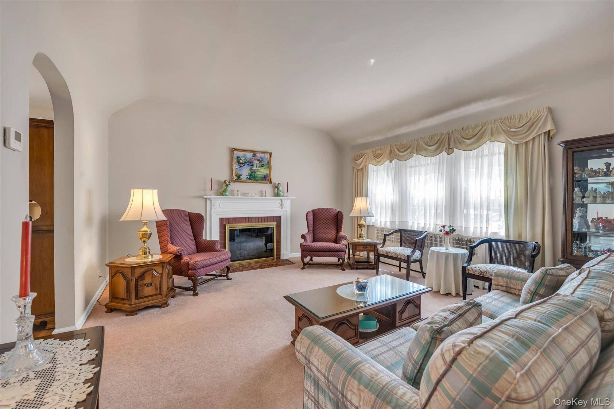 4 Bedroom Home for Sale in New Hyde Park - New York - USA - 2
