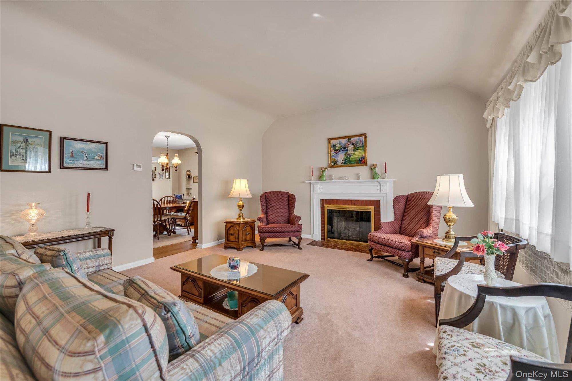4 Bedroom Home for Sale in New Hyde Park - New York - USA - 3