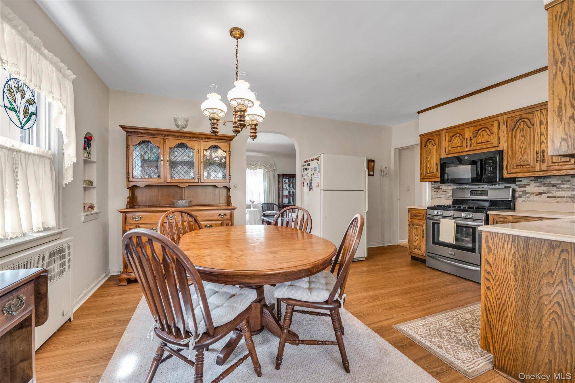 4 Bedroom Home for Sale in New Hyde Park - New York - USA - 5