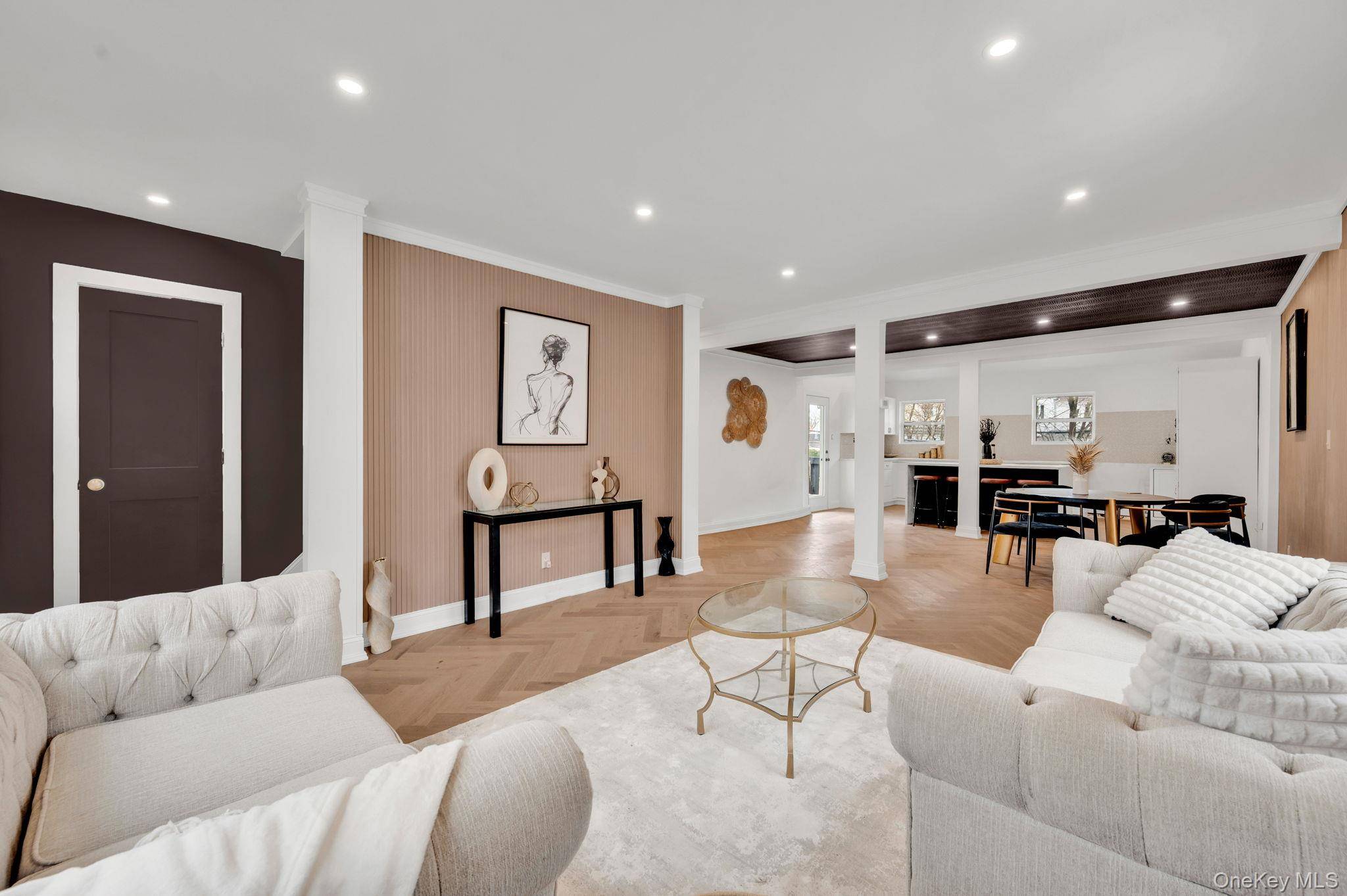 4 Bedroom Home for Sale in New Hyde Park - New York - USA - 5