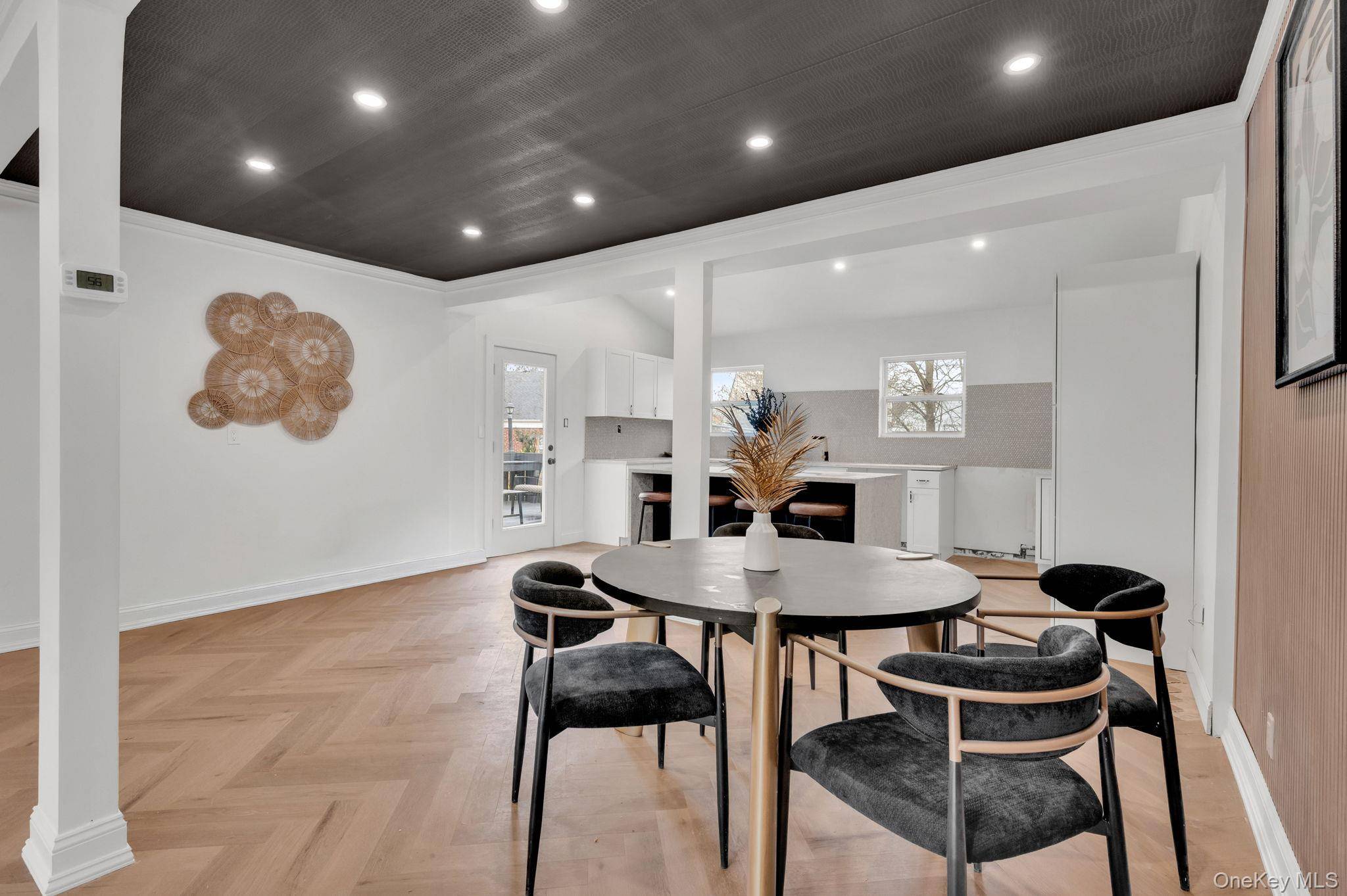 4 Bedroom Home for Sale in New Hyde Park - New York - USA - 8