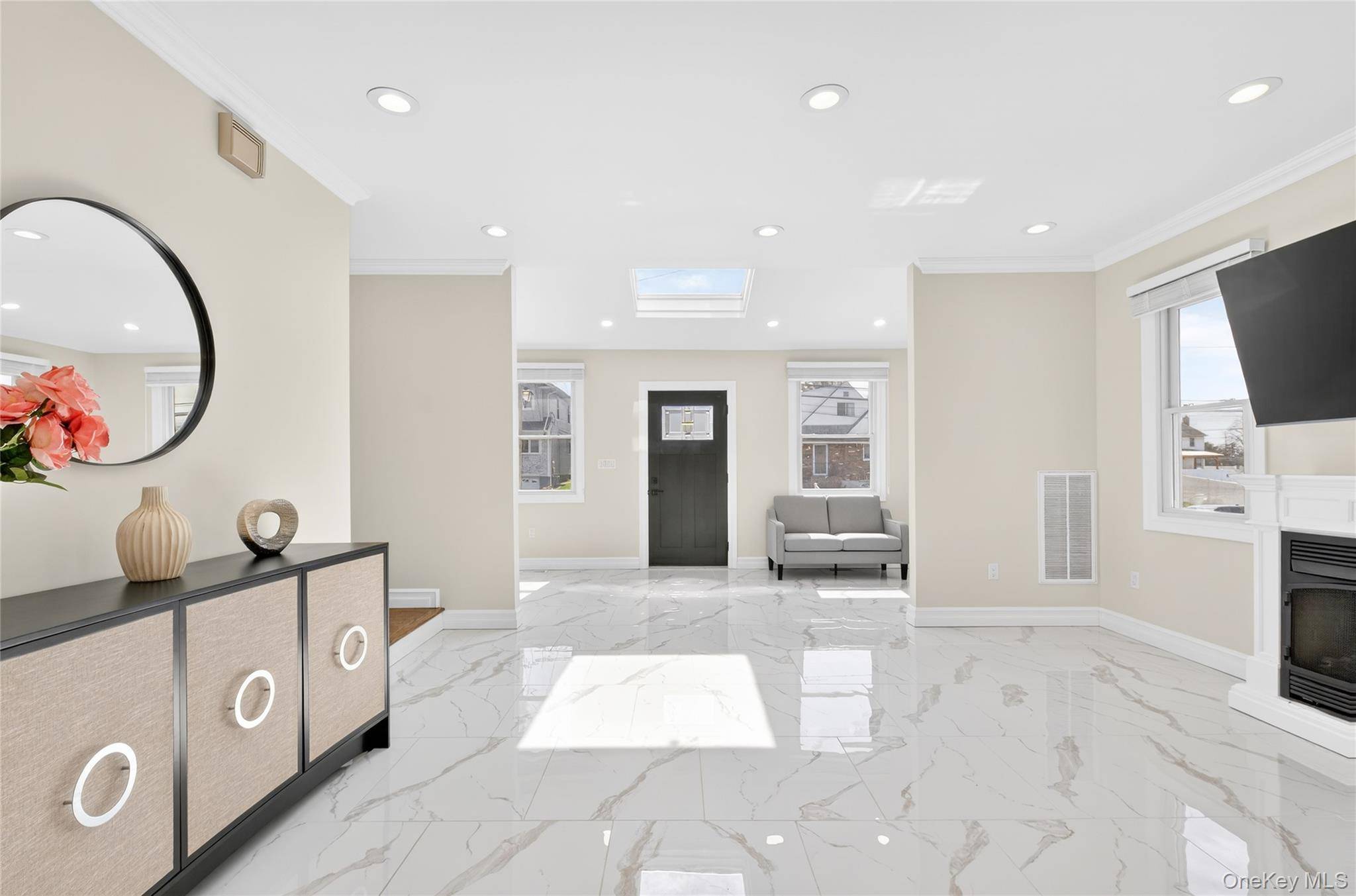 Hogar con 4 Dormitorios en Venta en New Hyde Park - Nueva York - EE. UU. - 4
