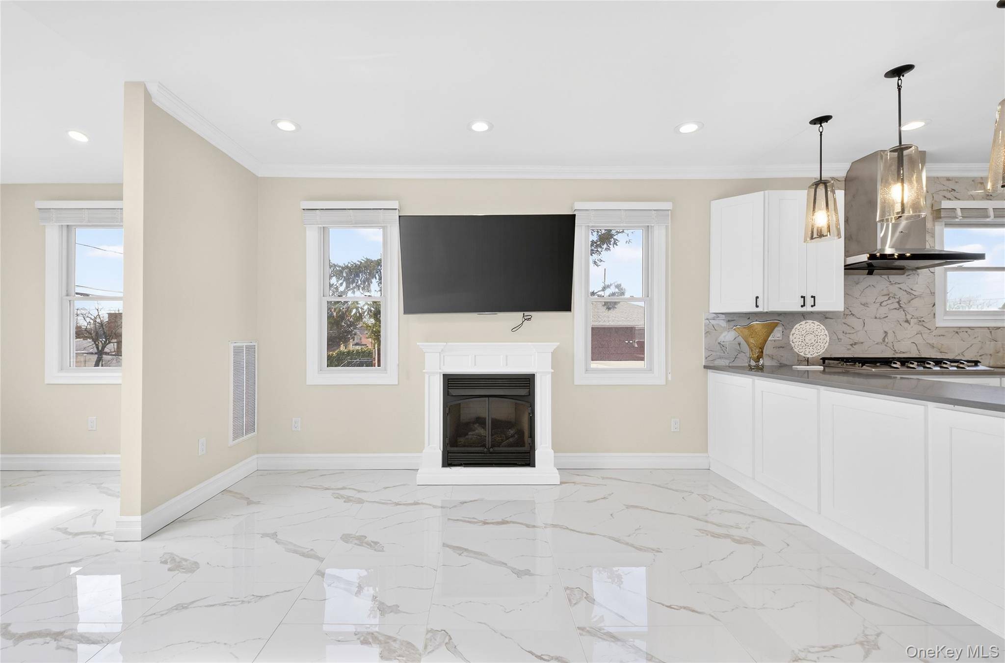 Hogar con 4 Dormitorios en Venta en New Hyde Park - Nueva York - EE. UU. - 5