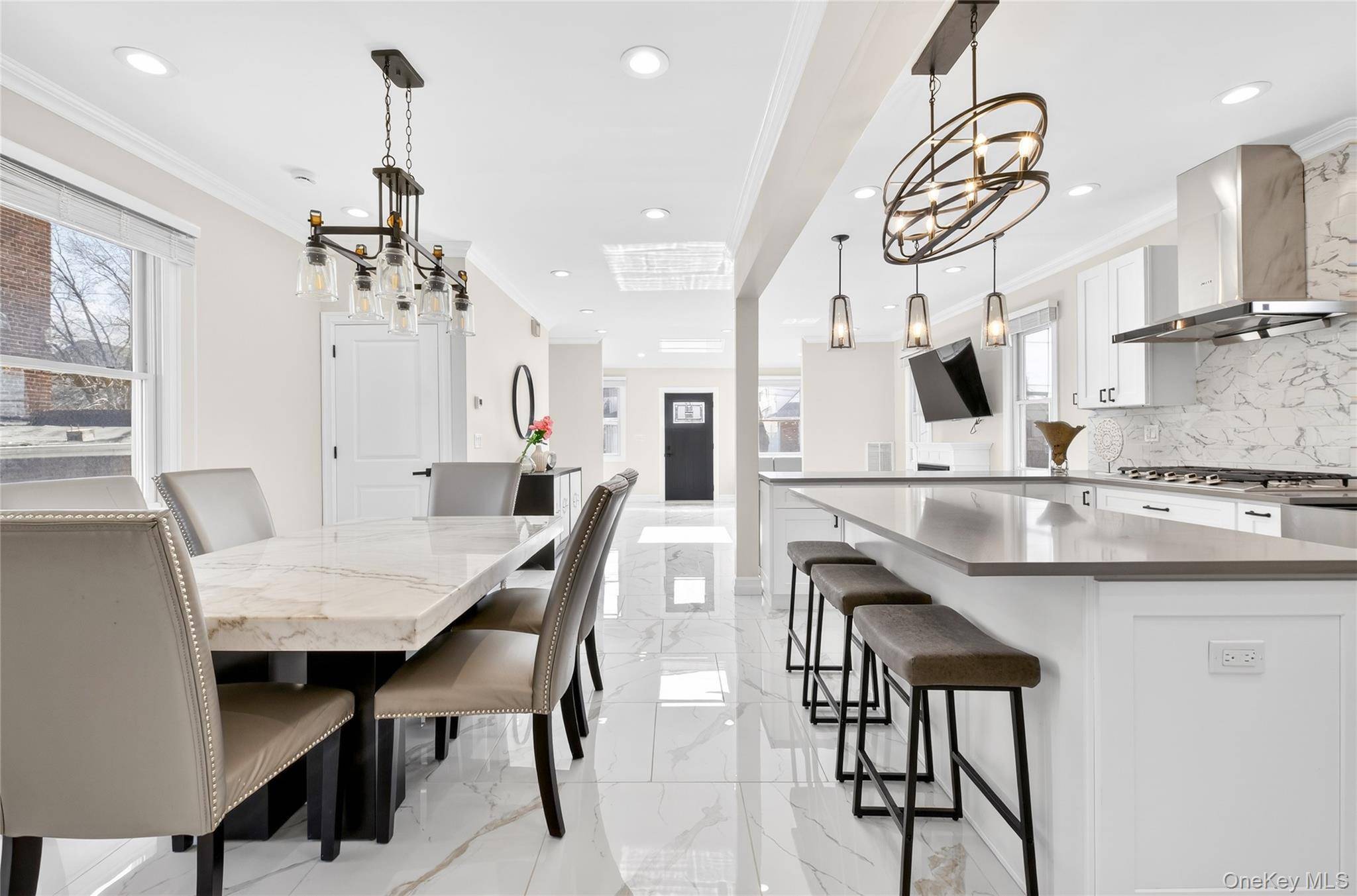 Hogar con 4 Dormitorios en Venta en New Hyde Park - Nueva York - EE. UU. - 8