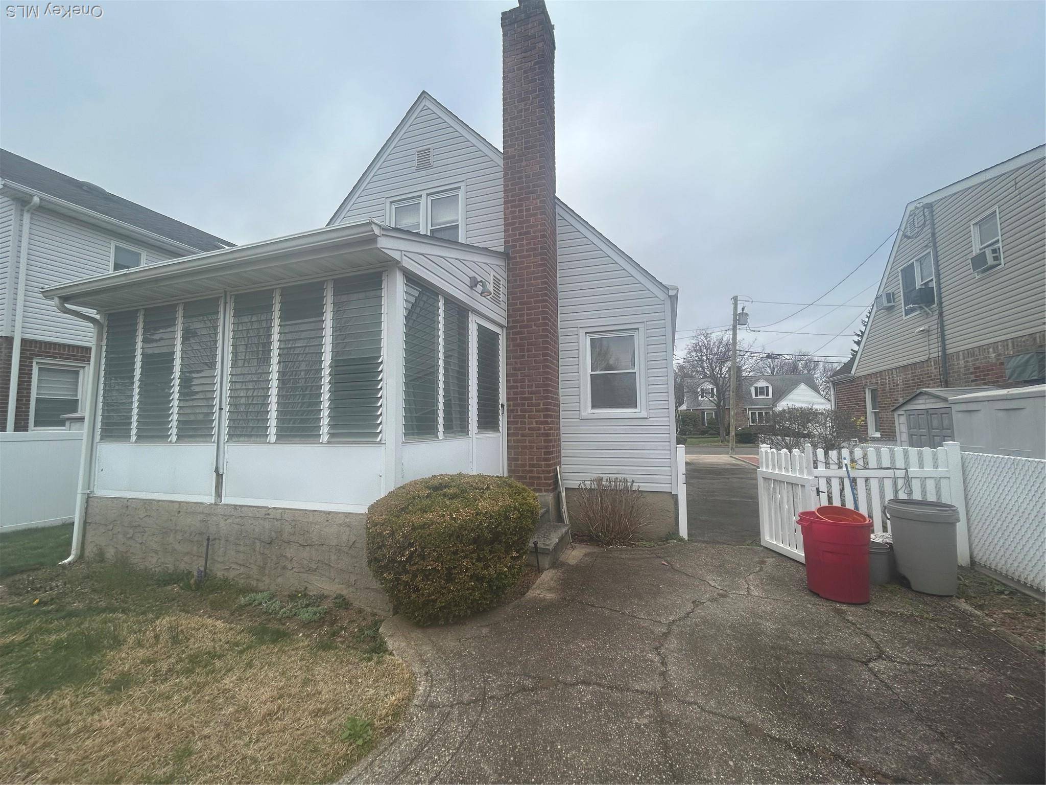 4 Bedroom Home for Sale in New Hyde Park - New York - USA - 5